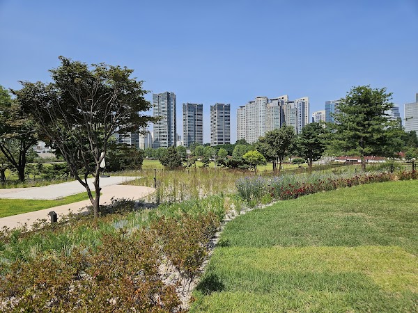 Yongsan Children’s Garden