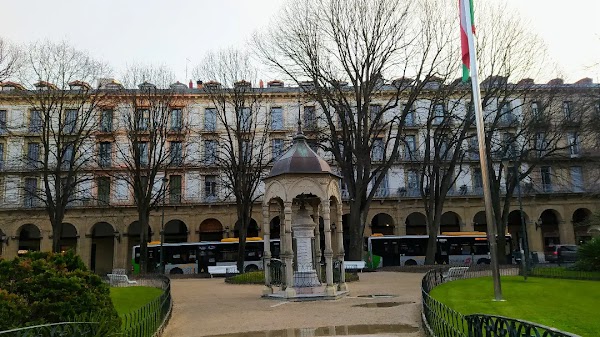 Plaza de Guipúzcoa 4