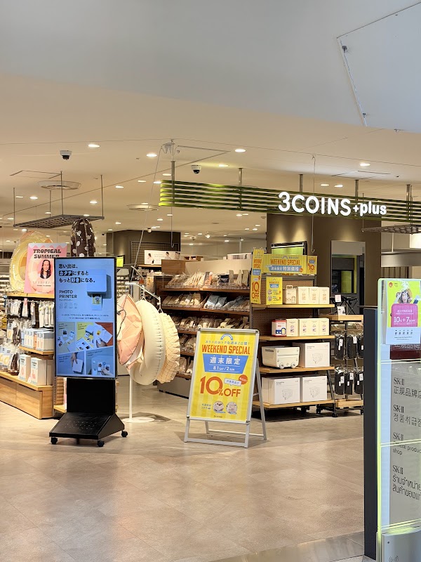 3COINS+plus mina Tenjin Store