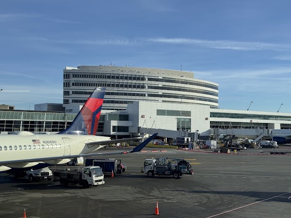 Seattle–Tacoma International Airport 3