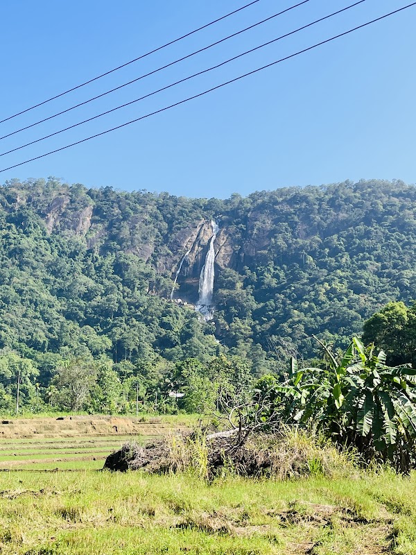 Diyavini Ella Falls දියවින්න ඇල්ල
