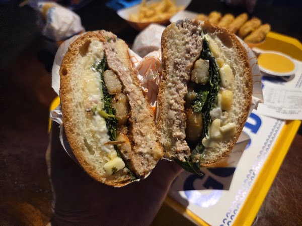 GoodTime Burger Nam Tràng 2