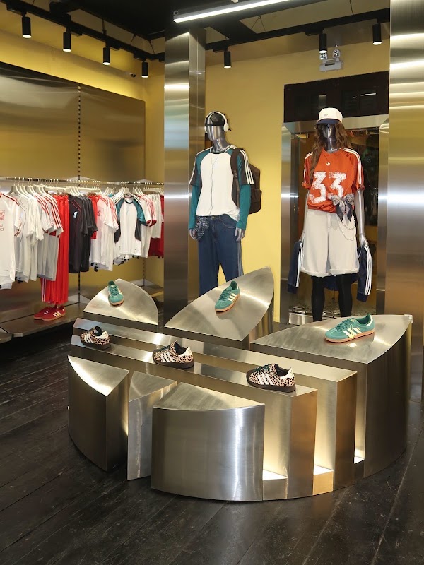 Adidas Hoi An