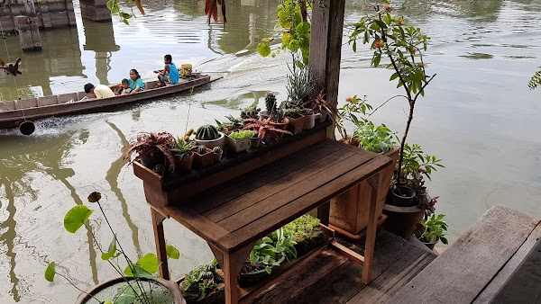 Si Yaek Huatakhe Cafe & Guesthouse 1