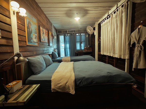 Si Yaek Huatakhe Cafe & Guesthouse 5