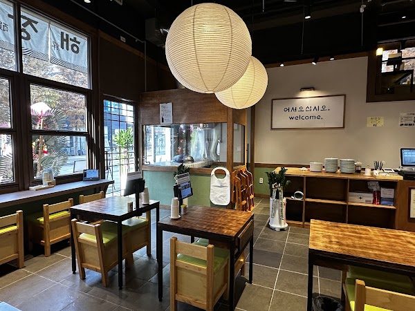 어서와칼국수보쌈 서교직영점 OSOWA SEOGYO Welcome to Kalguksu Hongik University's 2nd branch 弘大2號店