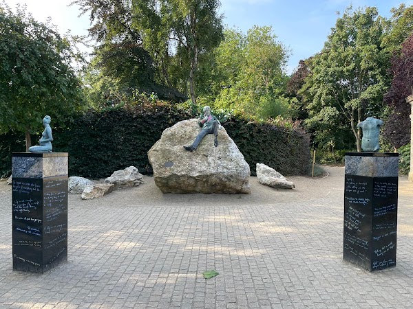 The Oscar Wilde Monument 5