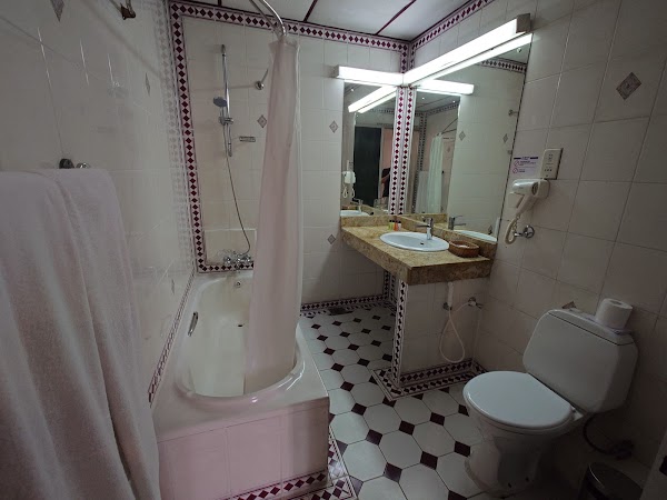 Queens Hotel 3