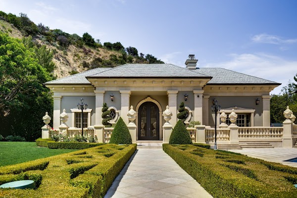 Luxury House 1