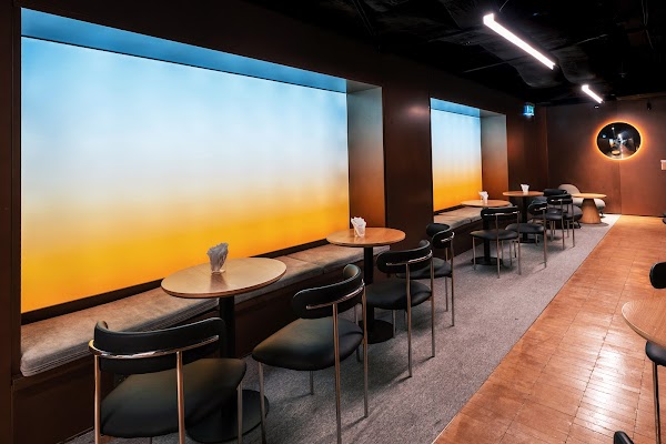 Rizzy Cafe & Bar