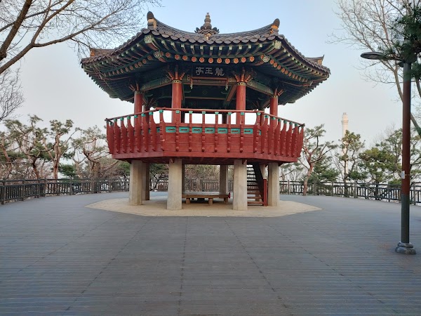 Yongwangsan Neighborhood Park 1