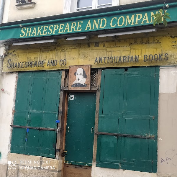 Shakespeare and Company Café