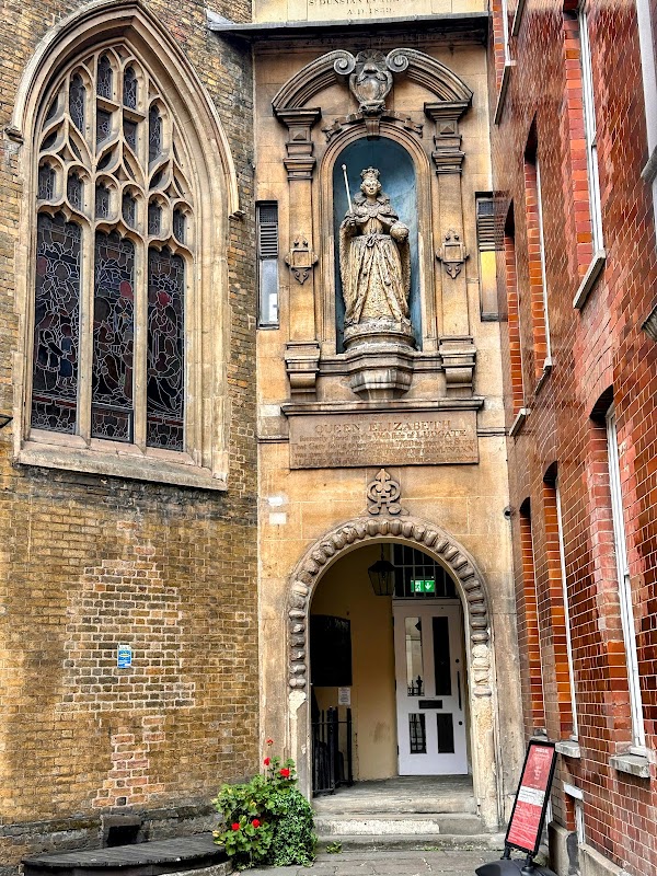 Elizabeth I statue