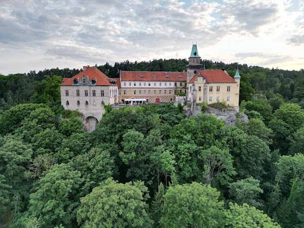 Zámek Hrubá Skála