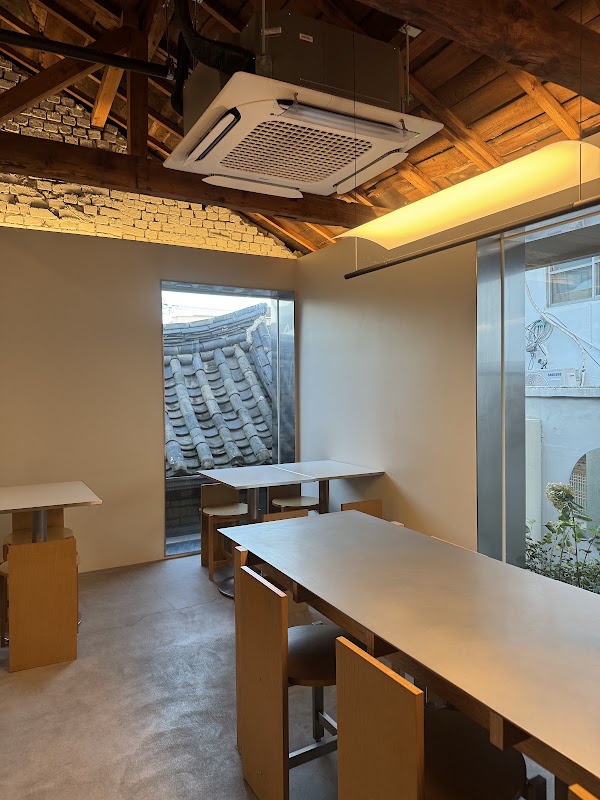 ONE Bukchon House Cafe 4