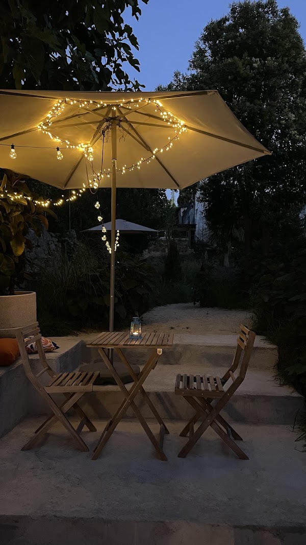 Plumas & Flores | Natural wines | Flowers | Garden