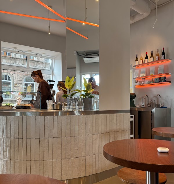 BRÚ | speciality coffee & vegan bakehouse