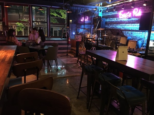 Eric's Pub 1