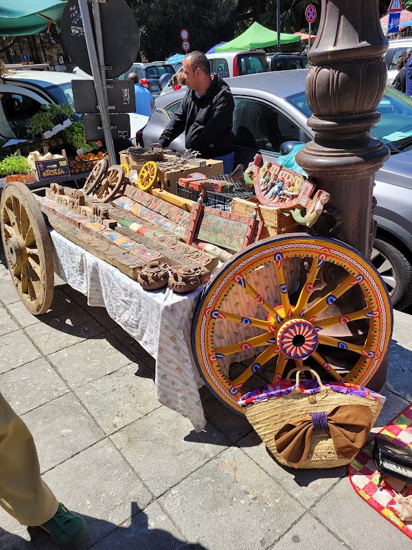 Mercato Antico Sunday only