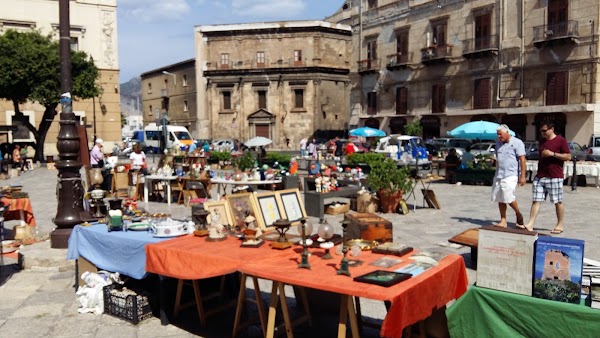 Mercato Antico Sunday only 5