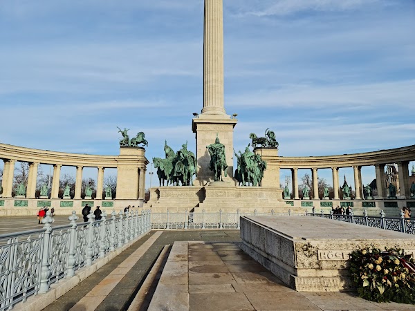 Heroes' Square 5