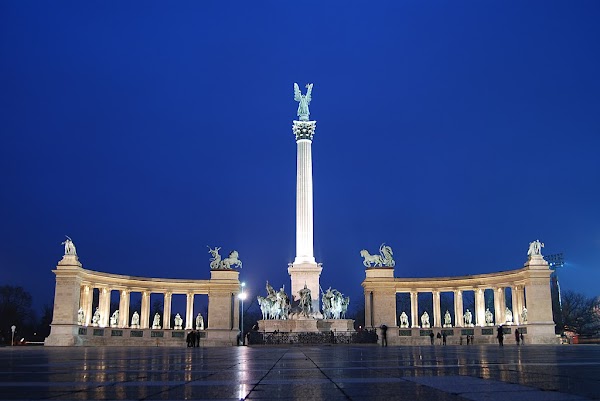 Heroes' Square 4