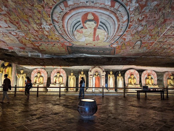 Dambulla Royal Cave Temple and Golden Temple 3