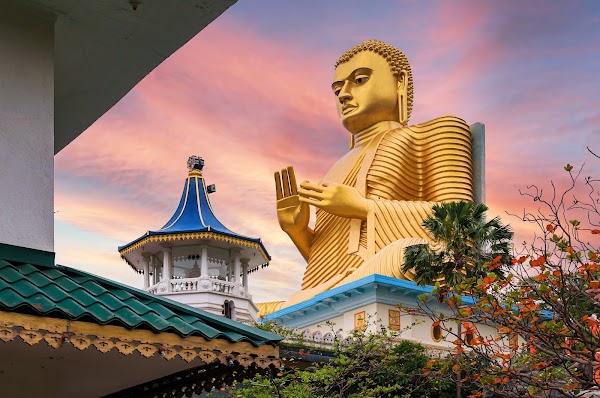 Dambulla Royal Cave Temple and Golden Temple 2