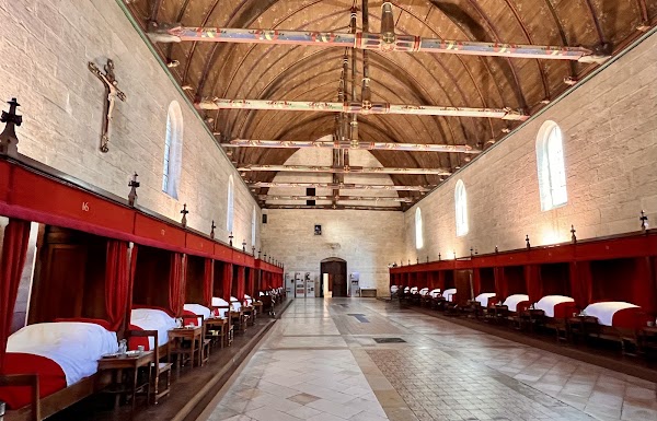 La Salle des pôvres et la chapelle 1