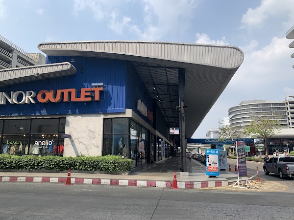Outlet Square Muangthong Thani