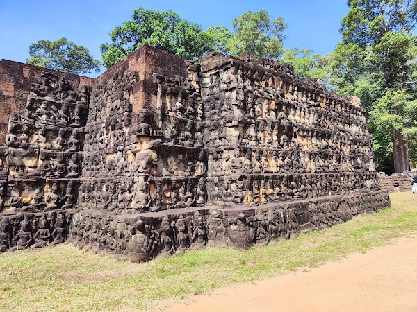 Preah Ponlea Sdach Komlong (Terrace Of The Leper King) 5