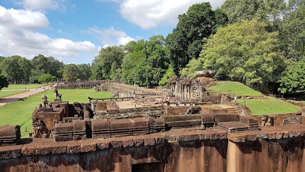 Preah Ponlea Sdach Komlong (Terrace Of The Leper King) 4