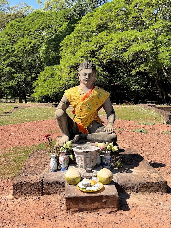 Preah Ponlea Sdach Komlong (Terrace Of The Leper King) 3