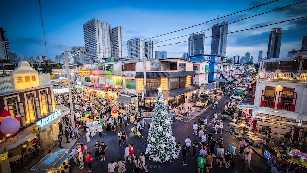 บรรทัดทอง 4 แยกแลนด์มาร์คที่ถ่ายรูปสวยที่สุด