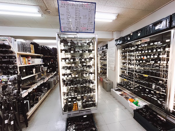 Shinjuku used camera market 5