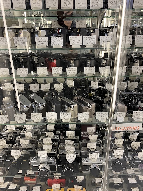 Shinjuku used camera market 4