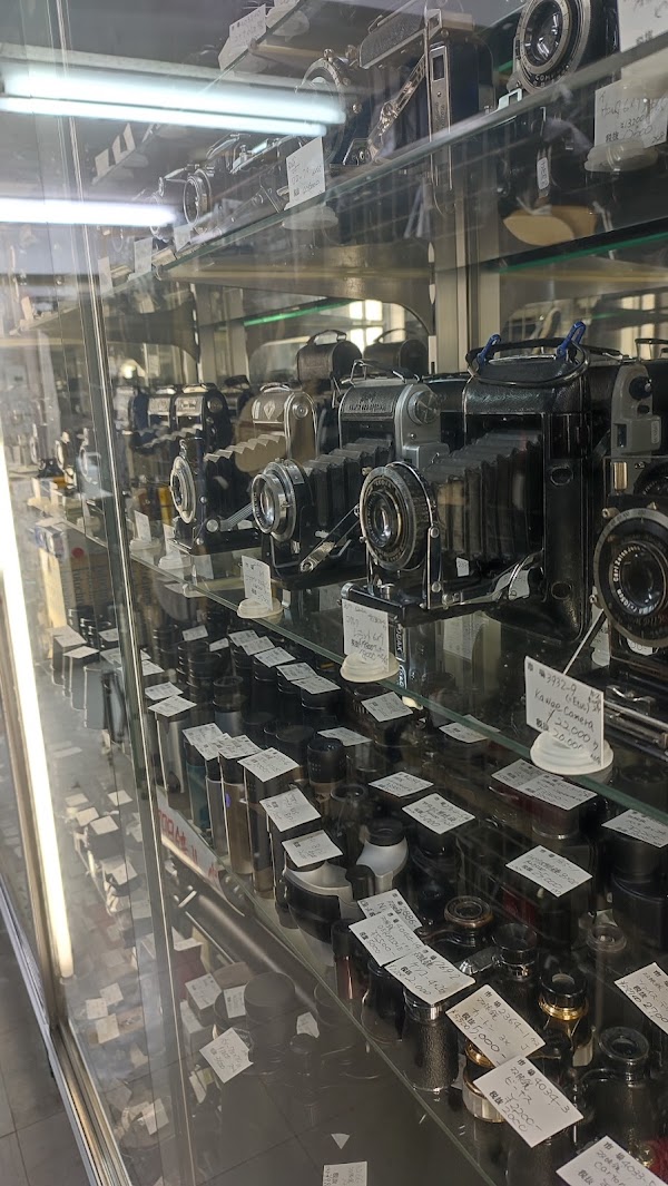 Shinjuku used camera market 3