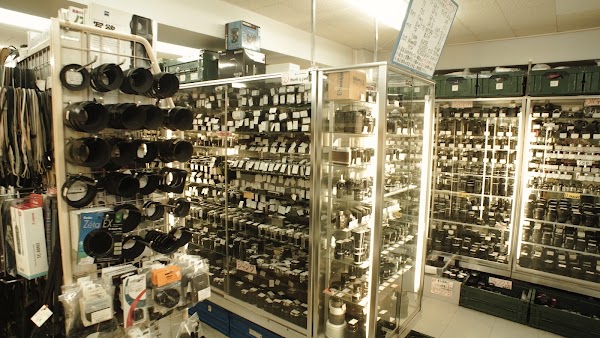 Shinjuku used camera market 2