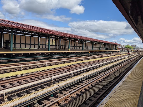 Jackson Hts-Roosevelt Av