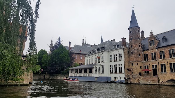 Huidenvettersplein