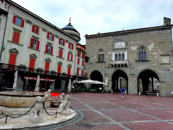 Piazza Vecchia 5