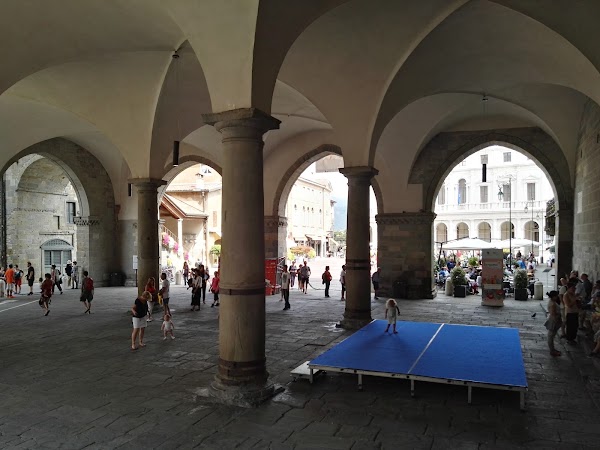 Piazza Vecchia 2