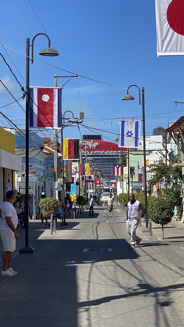 Calle de las Sombrillas 3