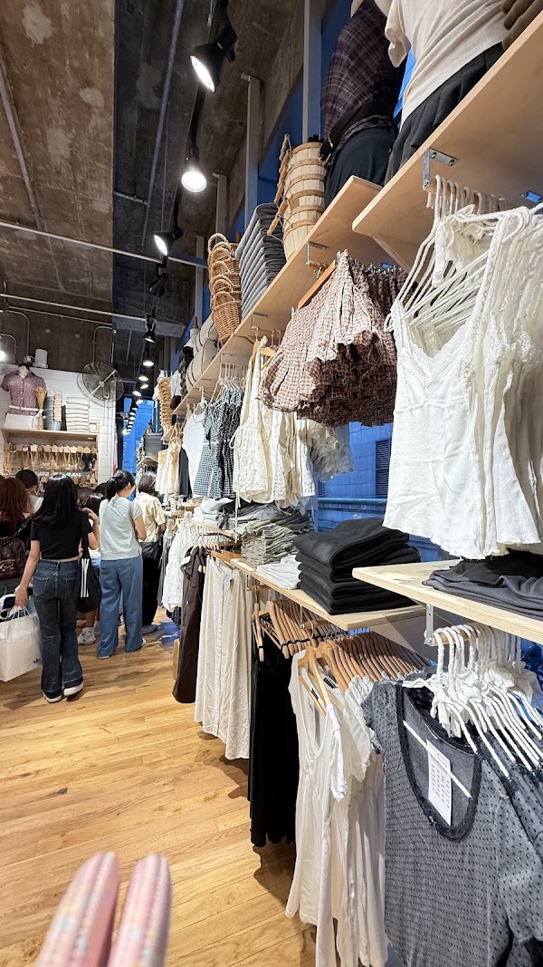 Brandy Melville - Causeway Bay 3