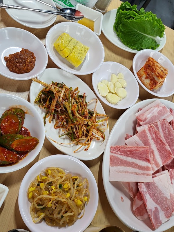 Bae Sik Dang (배식당) Korean Naengsam