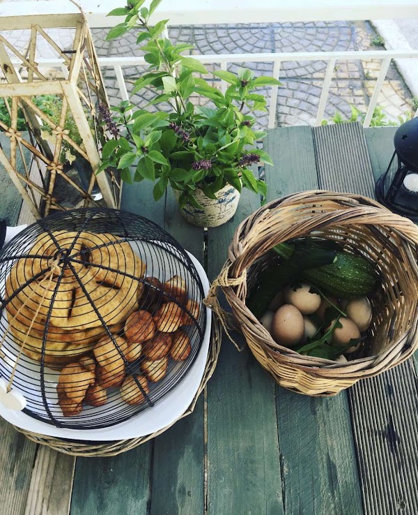 Eleni’s Country Breakfast & Boutique 4