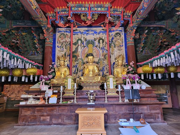 Seoraksan Sinheungsa Temple 3