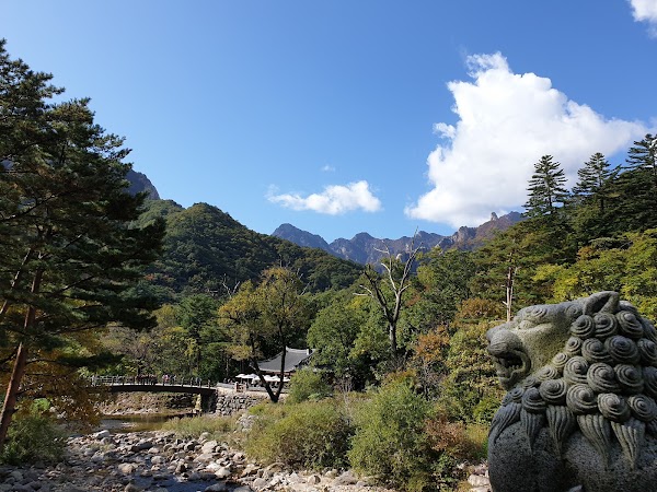 Seoraksan Sinheungsa Temple 2