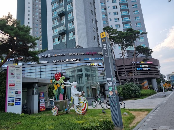 ANIPLUS Seoul Hapjeong Store 1