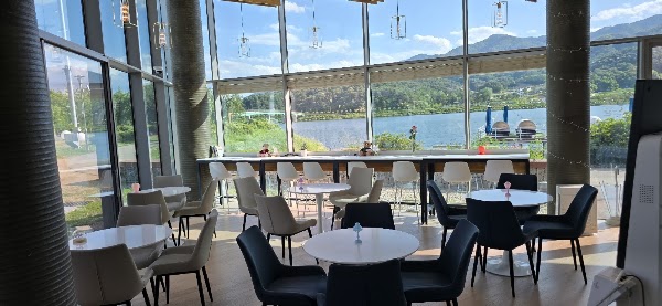 Cafe Lake Han